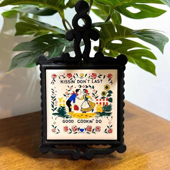 Vintage Cast Iron Trivet Wall Decor Japan Lego Black Kissin Don't Last Cookin Do - Picture 1 of 6